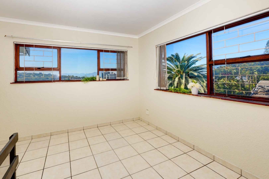 To Let 3 Bedroom Property for Rent in Loevenstein Western Cape